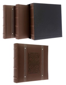 Albumy kieszeniowe szyte w pudełku prezentowym 10x15/200 x 3  KD46200 LINE BOX3-1